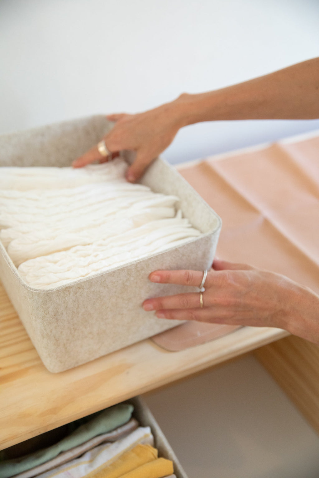 Sculpted Wide Storage Bin – Modern Home Organizer for Shelves & Cubbies | Carbon & Stone